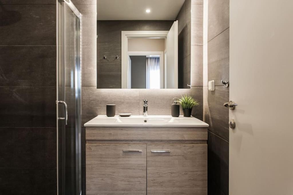 Piraeus Deluxe 2Bdr Apt - Near Metro And Port Exteriér fotografie